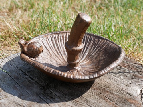 Metal mushroom bird feeder - metal,